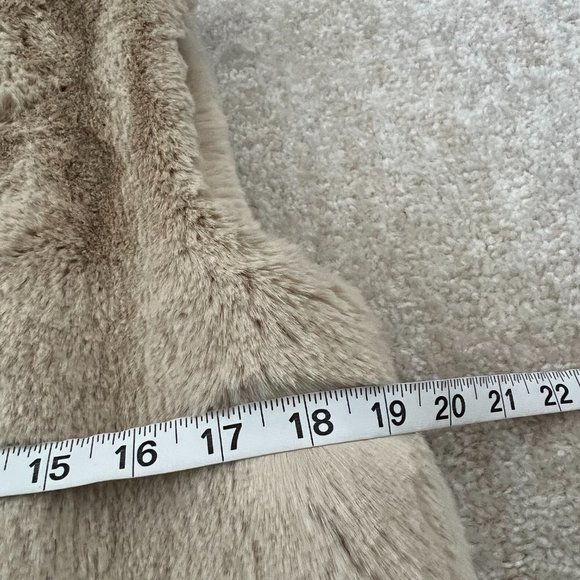 Aritzia Babaton Faux Fur Vest XXS - Picture 6 of 8